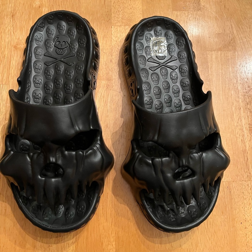 💀 Unisex skull slides 💀 new and unworn